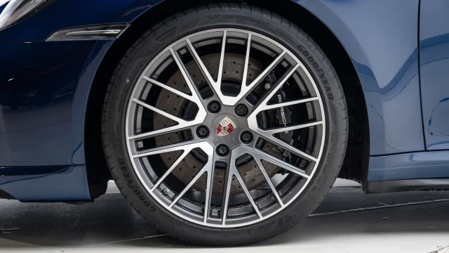 Porsche 911 Image 8