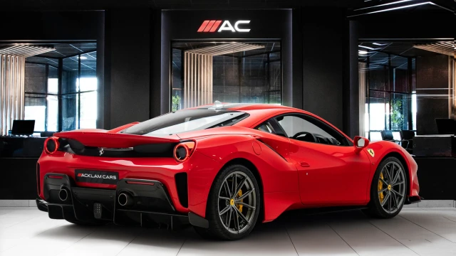 Ferrari 488 Pista Image 2