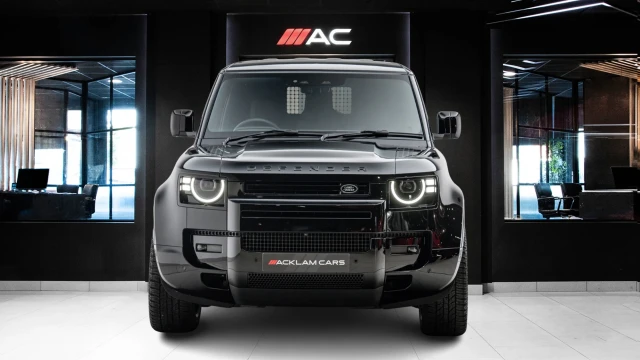 Land Rover Defender Image 3