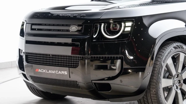 Land Rover Defender Image 7