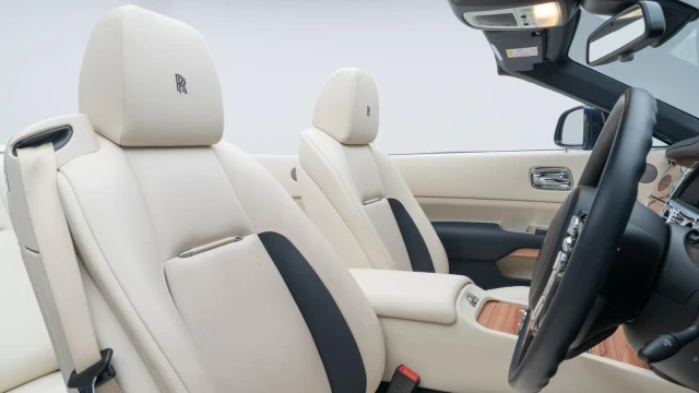 Rolls-Royce Dawn Image 8