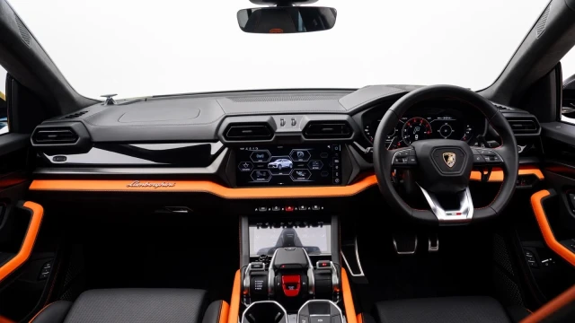 Lamborghini Urus Image 5