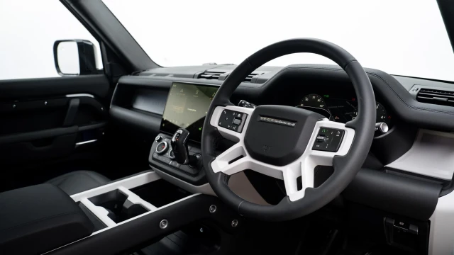 Land Rover Defender Image 8