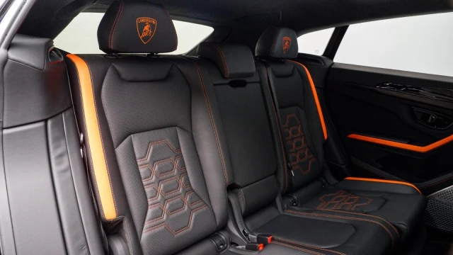 Lamborghini Urus Image 8