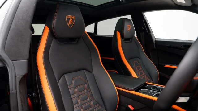 Lamborghini Urus Image 6