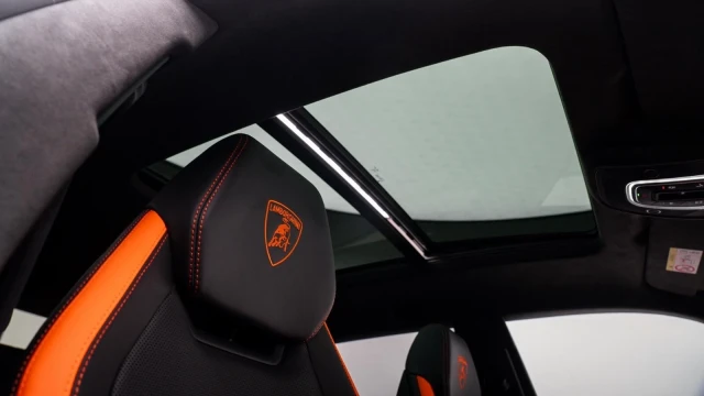 Lamborghini Urus Image 7