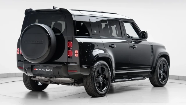 Land Rover Defender Image 6