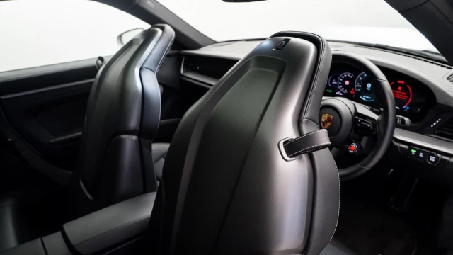 Porsche 911 Image 8