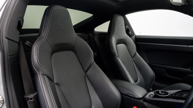 Porsche 911 Image 6