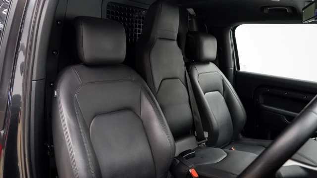 Land Rover Defender 90 Image 3