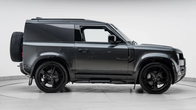 Land Rover Defender 90 Image 7