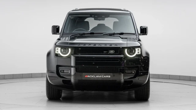 Land Rover Defender Image 4