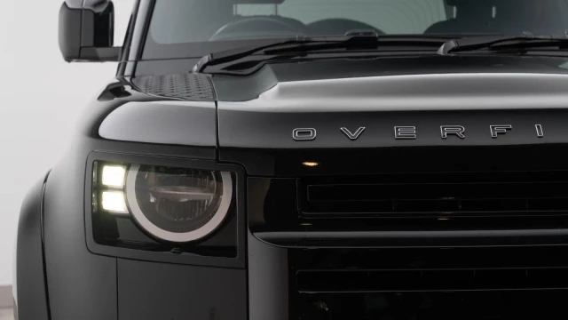 Land Rover Defender Image 8