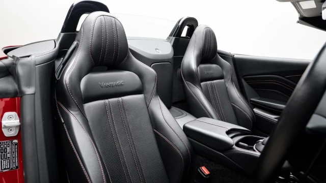 Aston Martin Vantage Image 8