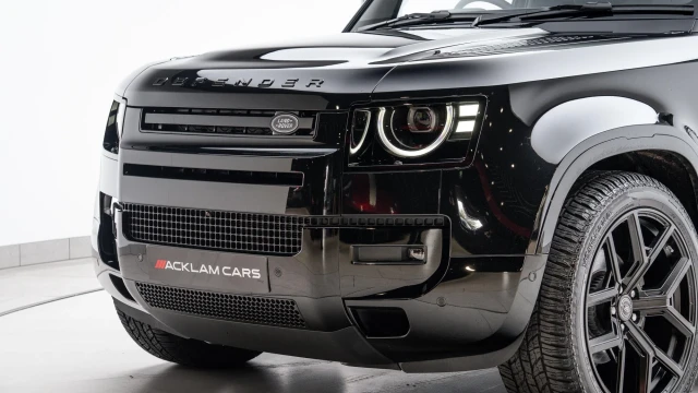 Land Rover Defender Image 8