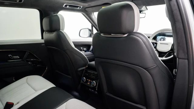 Land Rover Range Rover Sport Image 8