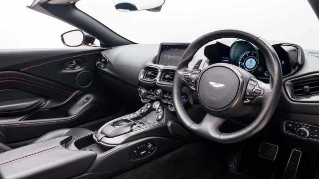 Aston Martin Vantage Image 7