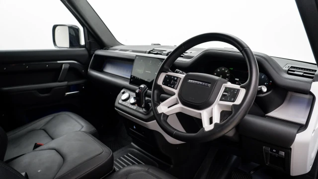 Land Rover Defender 90 Image 2