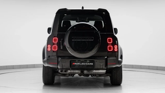 Land Rover Defender Image 7