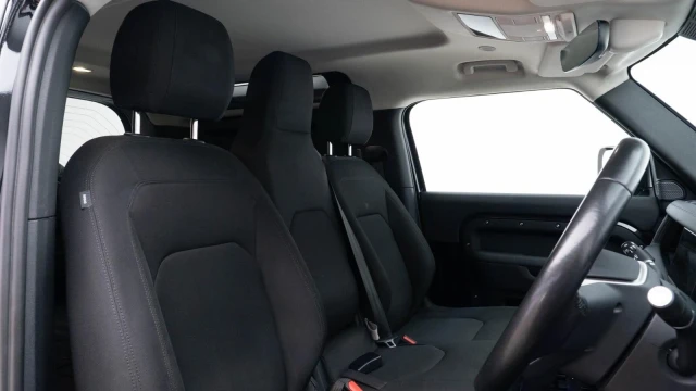 Land Rover Defender Image 6