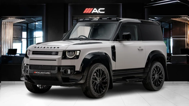 Land Rover Defender Image 1