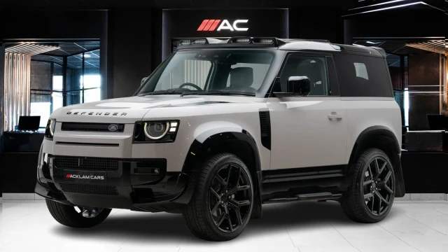 Land Rover Defender Image 1