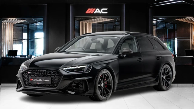 Audi RS4 Avant Image 1