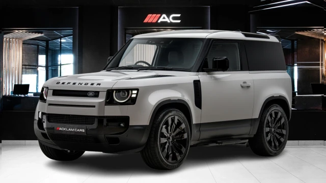 Land Rover Defender Image 1