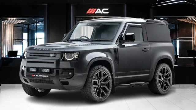 Land Rover Defender Image 1