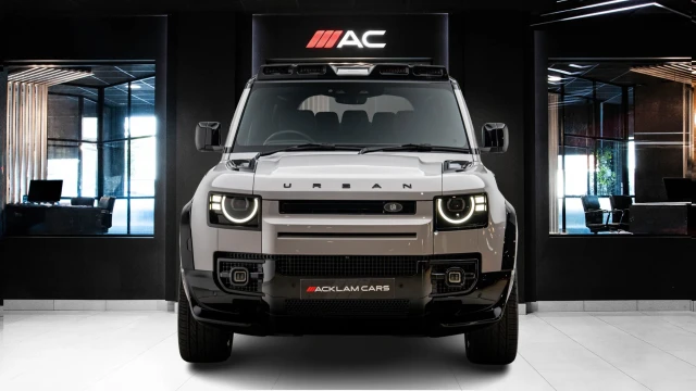 Land Rover Defender Image 2