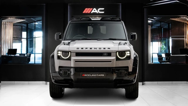 Land Rover Defender Image 2