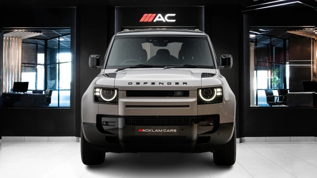 Land Rover Defender Image 2