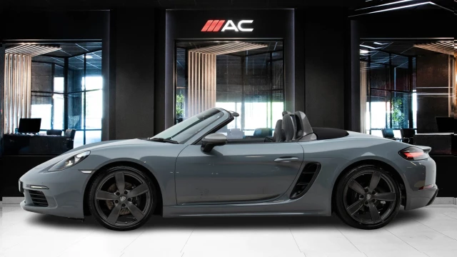 Porsche 718 Boxster Image 2