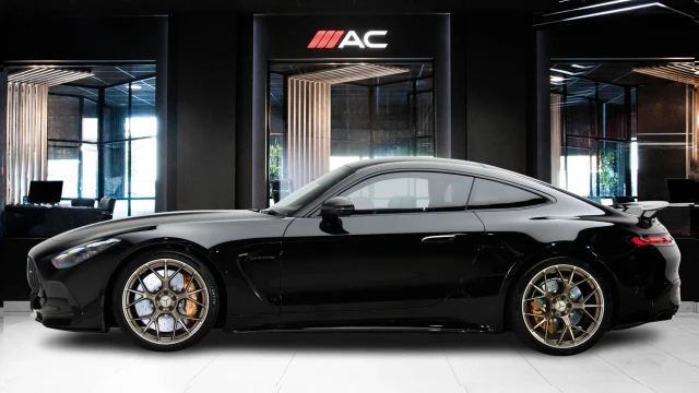 Mercedes-Benz AMG GT 63 Image 2