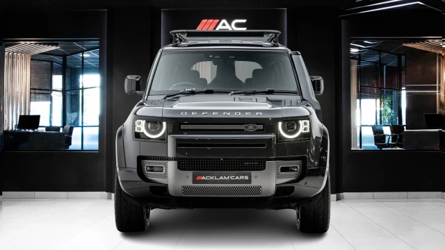 Land Rover Defender Image 2