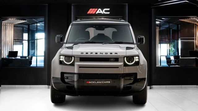 Land Rover Defender Image 2