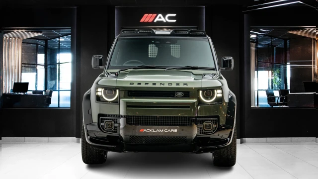 Land Rover Defender Image 2