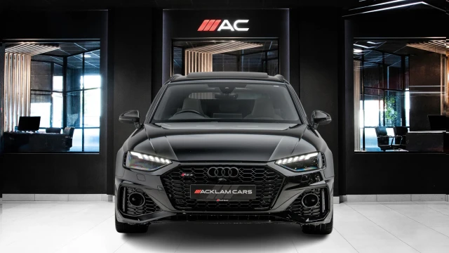 Audi RS4 Avant Image 2