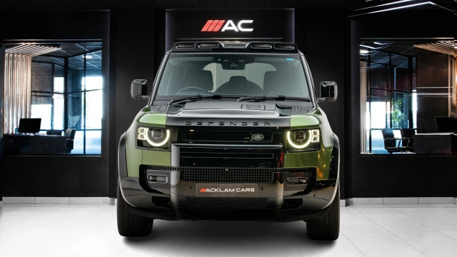 Land Rover Defender Image 2