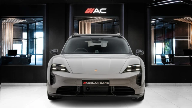 Porsche Taycan Image 2