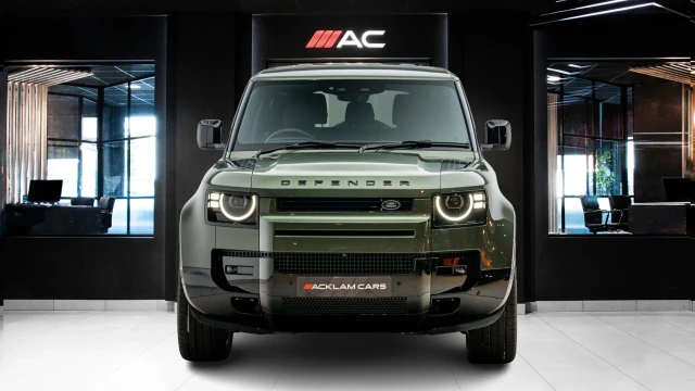 Land Rover Defender Image 2
