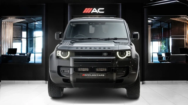 Land Rover Defender Image 2
