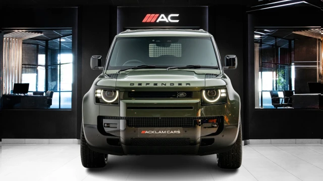 Land Rover Defender Image 2