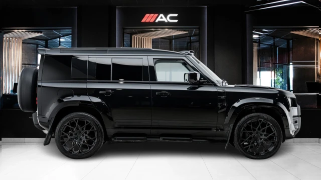 Land Rover Defender Image 3