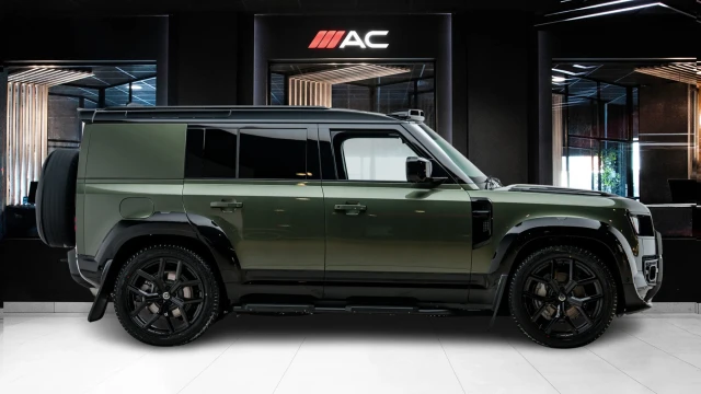 Land Rover Defender Image 3