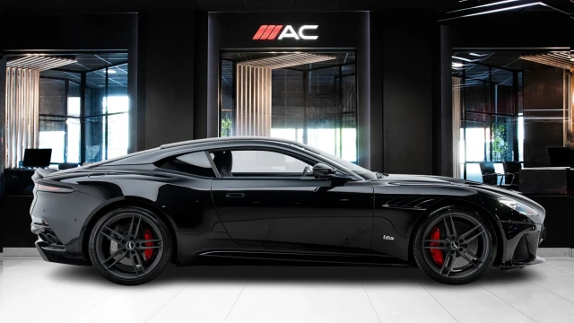 Aston Martin DBS Image 3
