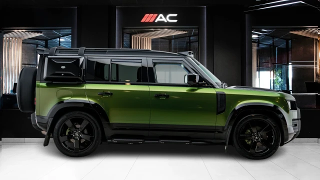 Land Rover Defender Image 3