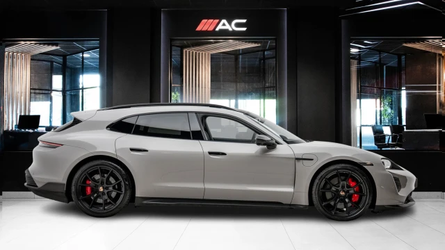 Porsche Taycan Image 3