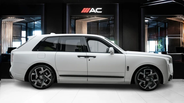 Rolls-Royce Cullinan Series II Image 3