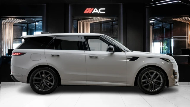 Land Rover Range Rover Sport Image 3